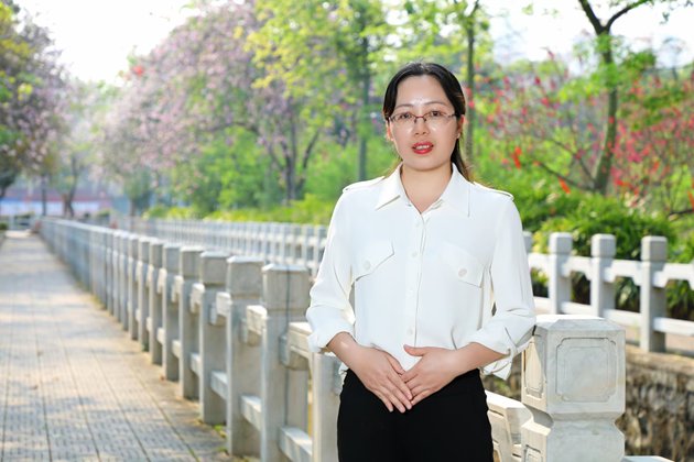 梁丽丽.jpg