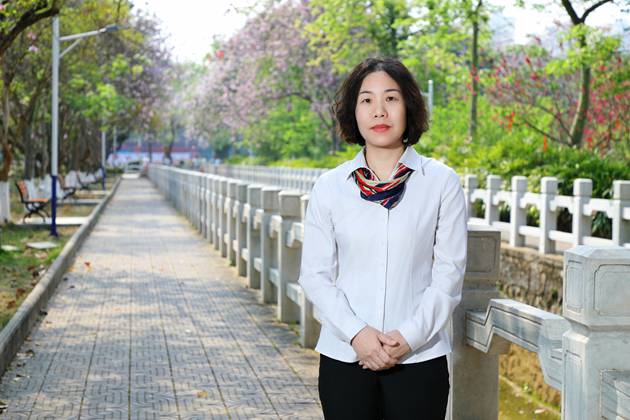 罗雪.jpg
